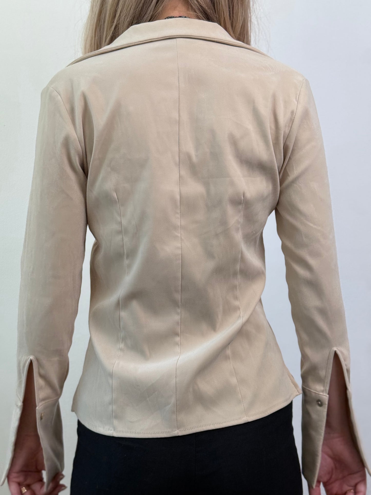 CREAM BUTTON-UP BLOUSE