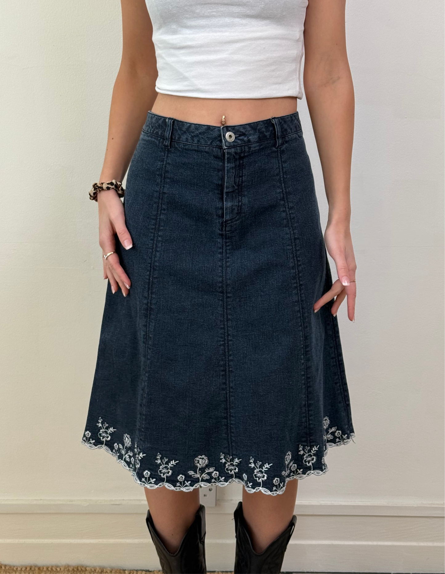 DENIM MIDI SKIRT FLORAL DETAIL