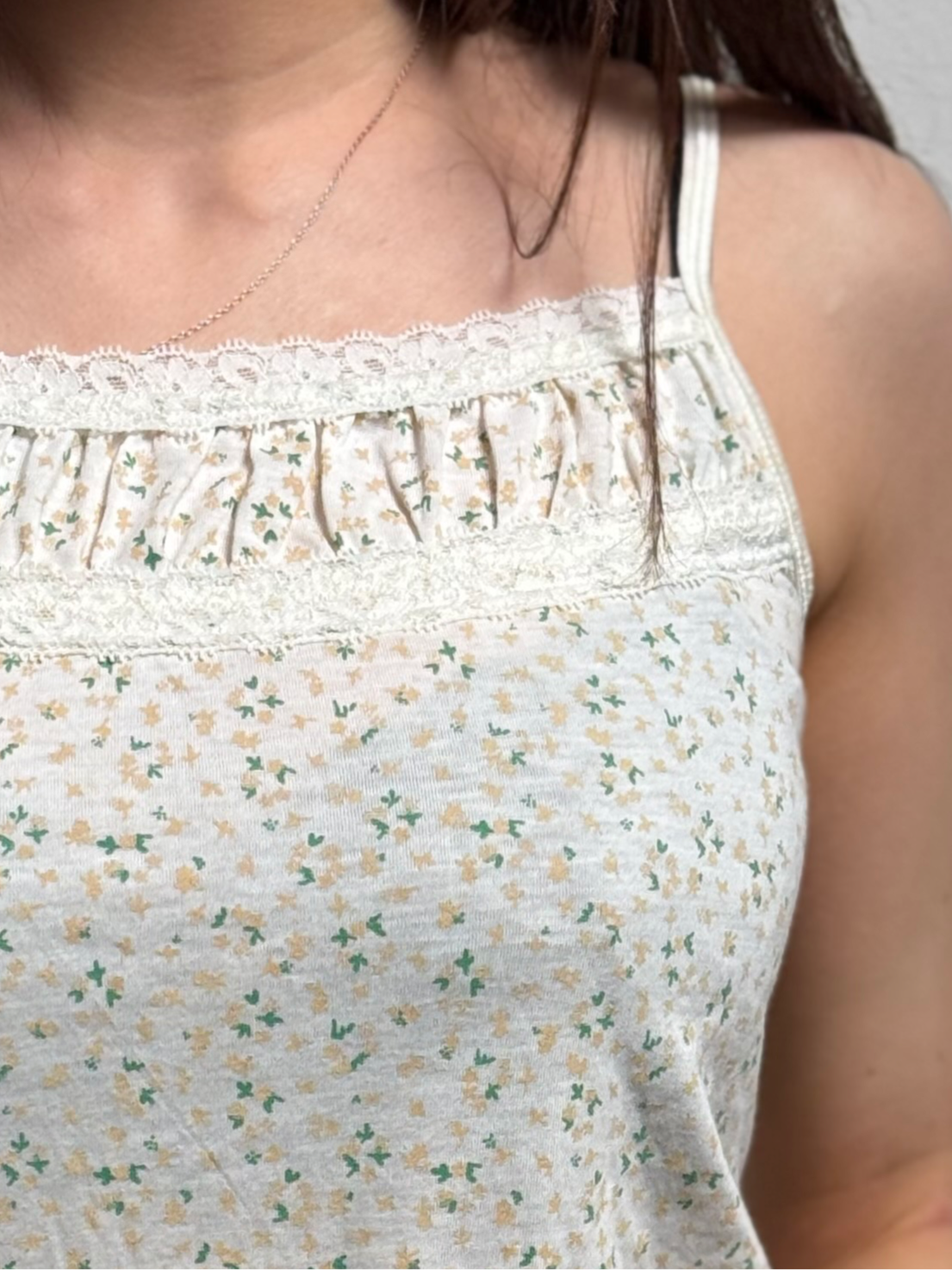 FLORAL CAMI TOP W LACE DETAILING